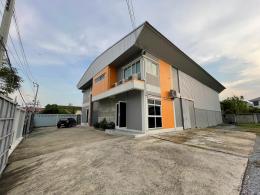 ให้เช่าโกดัง ลาดพร้าว 101 พร้อม Office พื้นที่  500  ตรม.  บนที่ดิน 1 ไร่ ห้องน้ำ2 รถหกล้อ สิบล้อเข้าได้